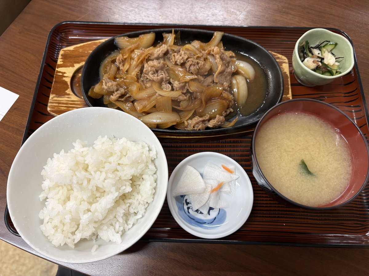 hirokaPapa's tweet image. #三沢駅
目の前のきらく亭で、昼飯。
ほっき丼食べたかったのに、3月までだった。

#bike #touring #suzuki #gsx8r #gsx800f #kawasaki #eliminator #eliminator400se #バイク #ツーリング #夫婦ツーリング #スズキ #鈴菌 #カワサキ #エリミネーター #エリミネーター400se #バイク好き