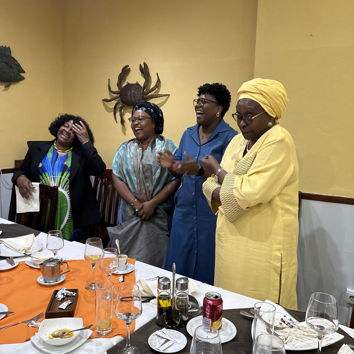withneysabino's tweet photo. Here in Mozambique 🇲🇿, the AWLN Chapter had the honor of an inspiring evening with Mamma @BinetaDOfficial. A true masterclass in leadership, courage &amp; purpose. Thank you for pouring into the next generation. We carry it forward. ✨ @AWLN_Global #AWLN #YouthLead https://t.co/BQbdlXMahT