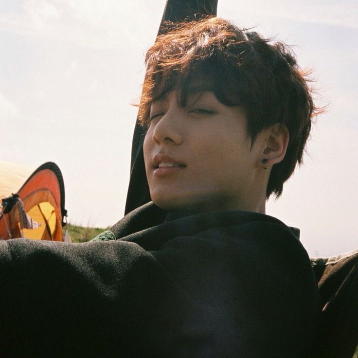 vgoldeeen's tweet photo. ᯓ★𝐒𝐭𝐚𝐫𝐬𝐭𝐫𝐮𝐜𝐤 |#vkookau
T con sólo 19 años triunfando mundialmente, la sensación del momento, con miles de oportunidades. Accidentalmente conoce a J un chico que sólo quería sobrevivir a las vacaciones. No esperaban que un portazo les daría la mayor aventura de su vida https://t.co/00wwtF8FK2