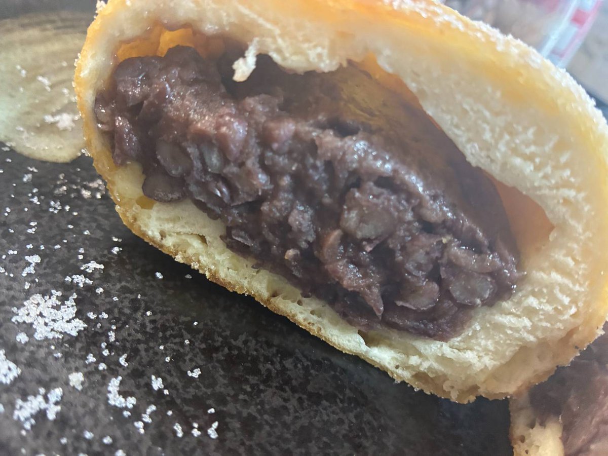 sapp6103's tweet photo. ＃アンドーチャンネル
#文福飯店
司令塔パン工房💓
新メニューパンです。
アンドーチャンネル様が
命名‼️　
あんバター犬‼️と😂
5月14日より予約受け付けます。
ご帰省前日までに予約をお願いいたします。僕にLINEか？DMで連絡お待ちしています。文福の固定電話は使えません(笑)
お待ちしています。 https://t.co/m1zxwkgv7j