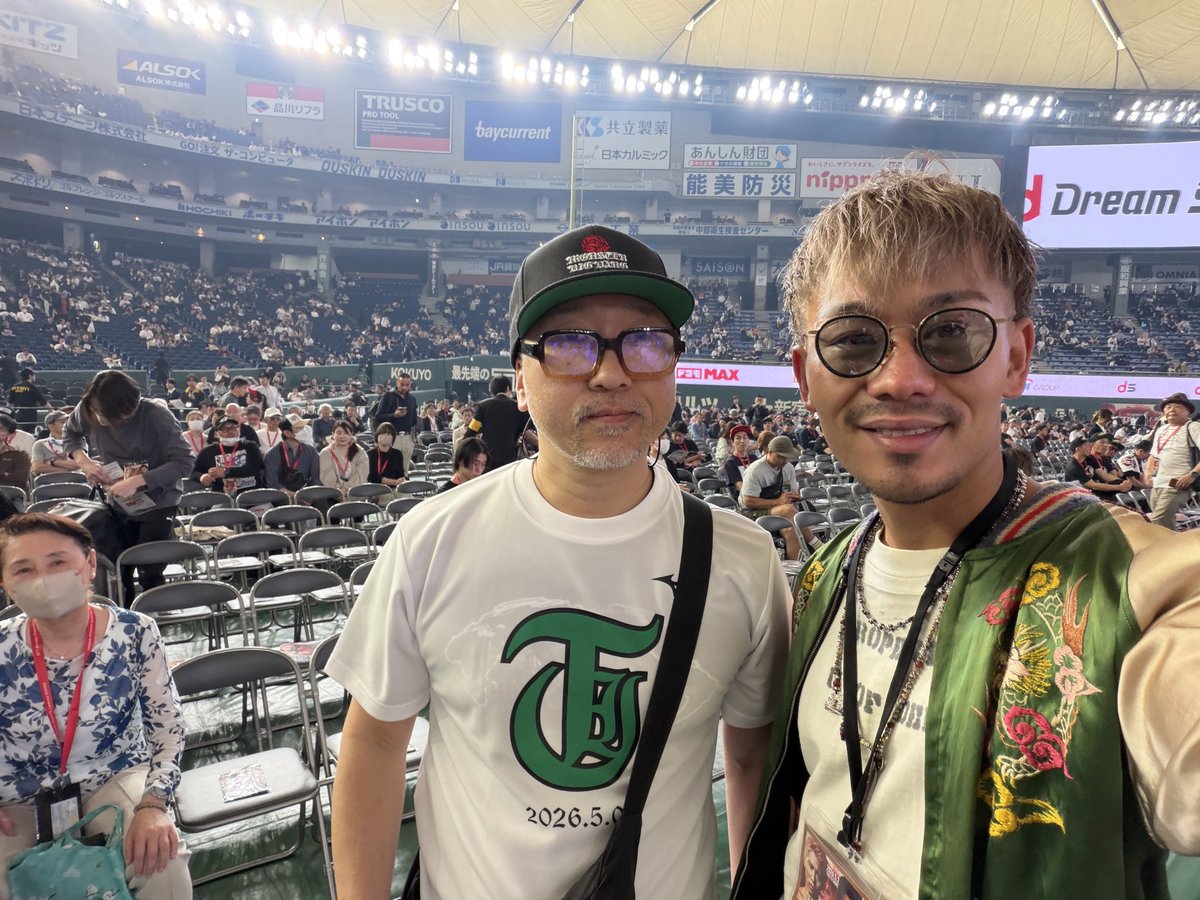 会場で堤聖也選手を撮らせていただきました。
「オレと写真撮るのに拓真のシャツ着てちゃダメだろ」と叱られました。勝ったからいいでしょ…。
ツーショットは堤さんに撮ってもらった。

長蛇の列にも関わらず写真ありがとうございました。