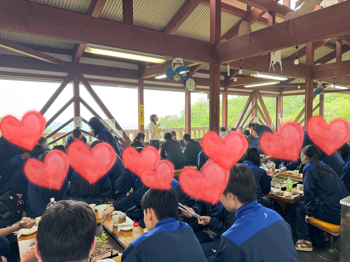 IOX_WALD's tweet photo. GW連休スタート🌈
6日までゴンドラ🚡運行！
今だけ❣️キラキラ光る砺波平野一望できますよ✨
連日県内高校生🏫遠足BBQにお越しいただきました😊
大人数🆗天候に左右されず、火おこし要らず、準備片付け要らず楽にBBQ楽しめる🍖
天気の良い日は自然の中、テントも開放的でgood👍
ご利用お待ちしてます☆ https://t.co/L8MPGfMSjc