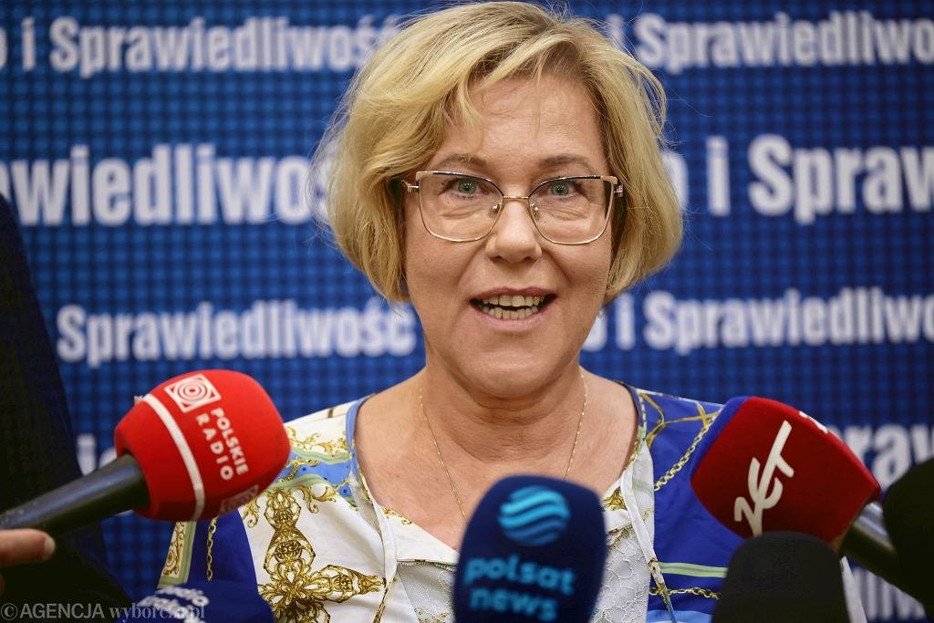 Baśka reaktywacja‼️🤦‍♀️
Nowak wzywa do bojkotu obchodów 3 Maja w Krakowie.🤔🤭Nie podoba jej się również abp Grzegorz Ryś🫣
-"Nie chcemy, by niemiecki namiestnik i jego koalicja zepsuli nam nasze patriotyczne święto" -grzmi Baśka🫣
Do tej pory trudno uwierzyć, że osoba o tak