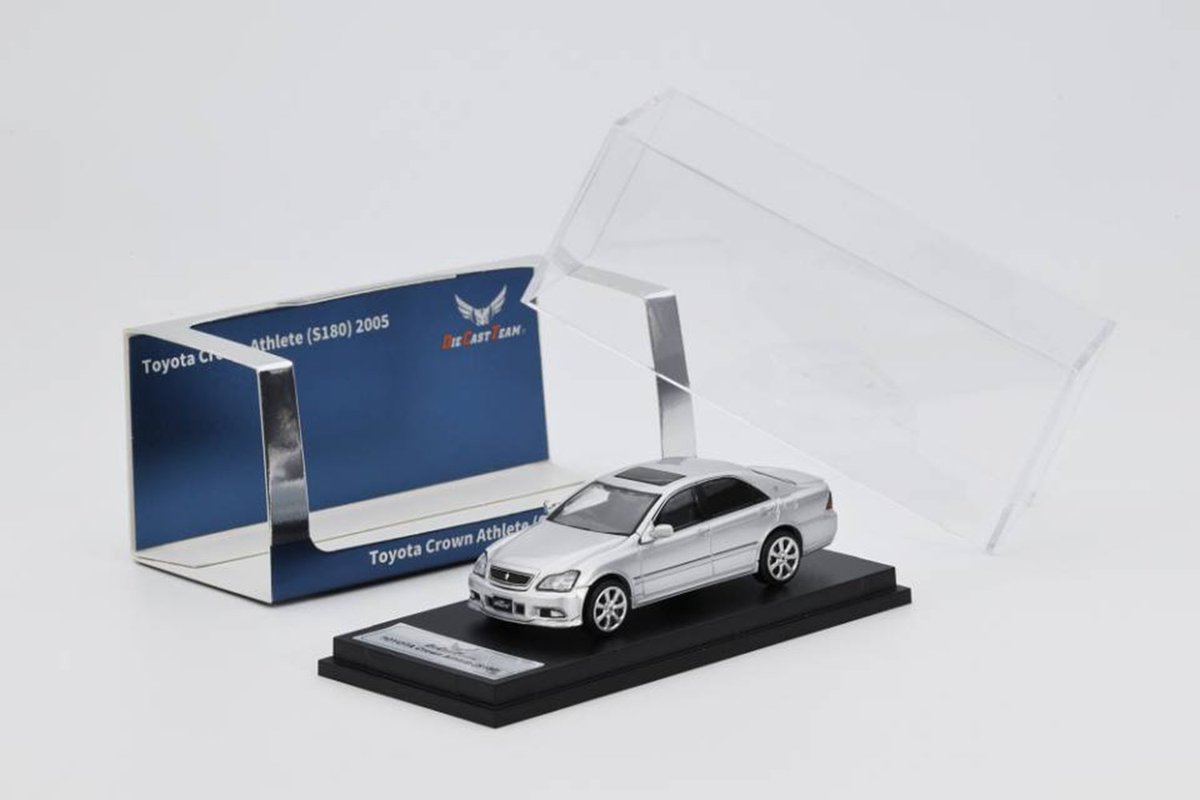 tamtamsagami's tweet photo. 【ミニカー | #DieCastTeam】店頭予約受付中！

8月以降発売予定
1/64 Toyota Crown Athlete(S180) 2005 (RHD)
2色 各￥2,420税込
締切：5/19（火）

ゼロクラウン、
デビューから20年以上も経ってるんですね。
（2003年発売開始）

ご来店お待ちしてます！
#タムタム相模原店😃 https://t.co/XuwmSD3uM4
