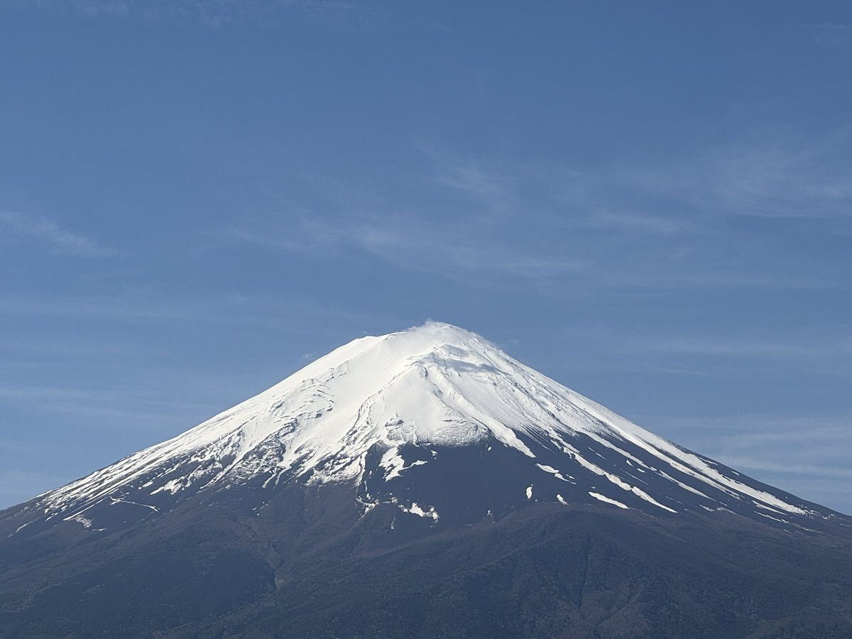Ruin41455427's tweet photo. 富士合宿、終了！
前半の天気は微妙だったけど、後半は晴れて富士山見れた。
体調崩したのもあって例年より辛かったから、ラスト１ヶ月で体調整えよう。
#ロードバイク　#富士山 https://t.co/bDXZtRvunf
