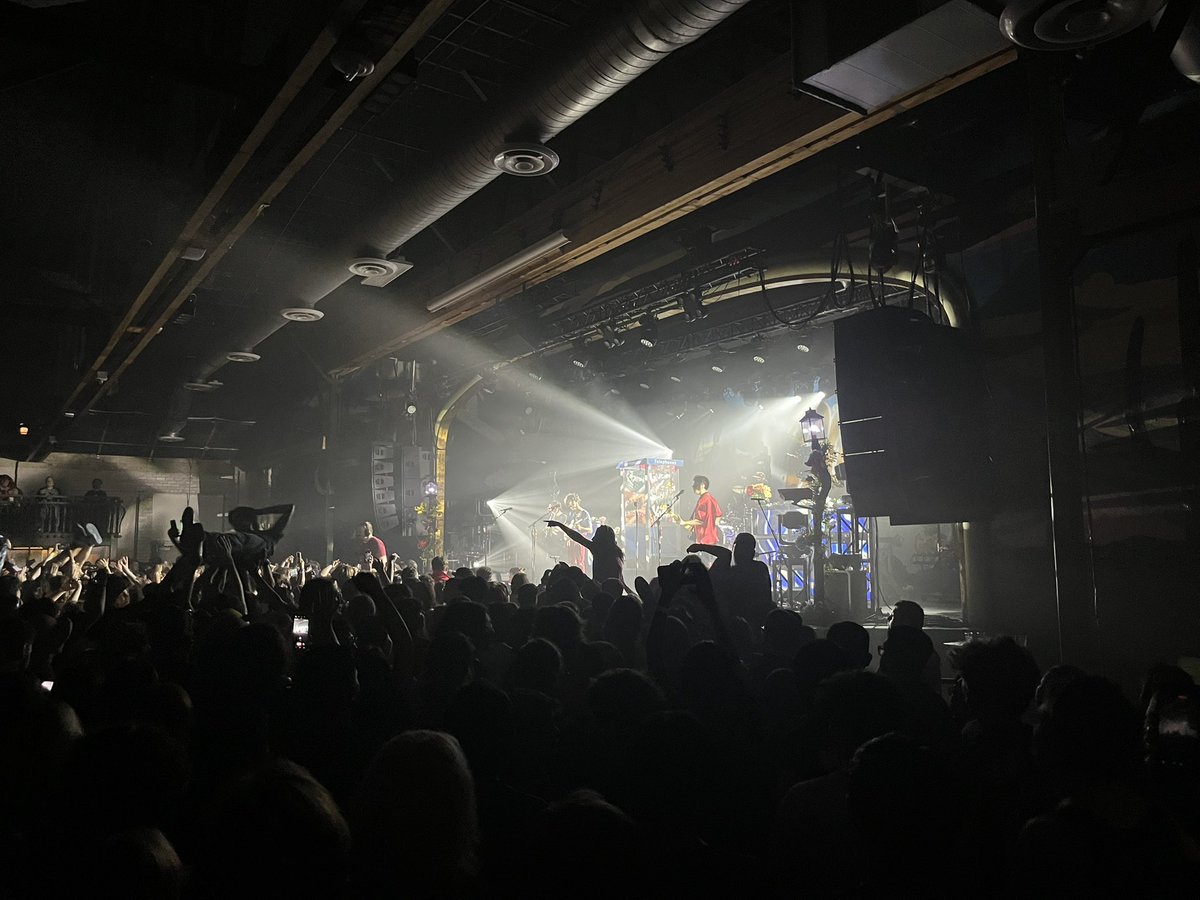 tralfazzzz's tweet photo. hello @goodkidband :D https://t.co/yUk25WX3bh