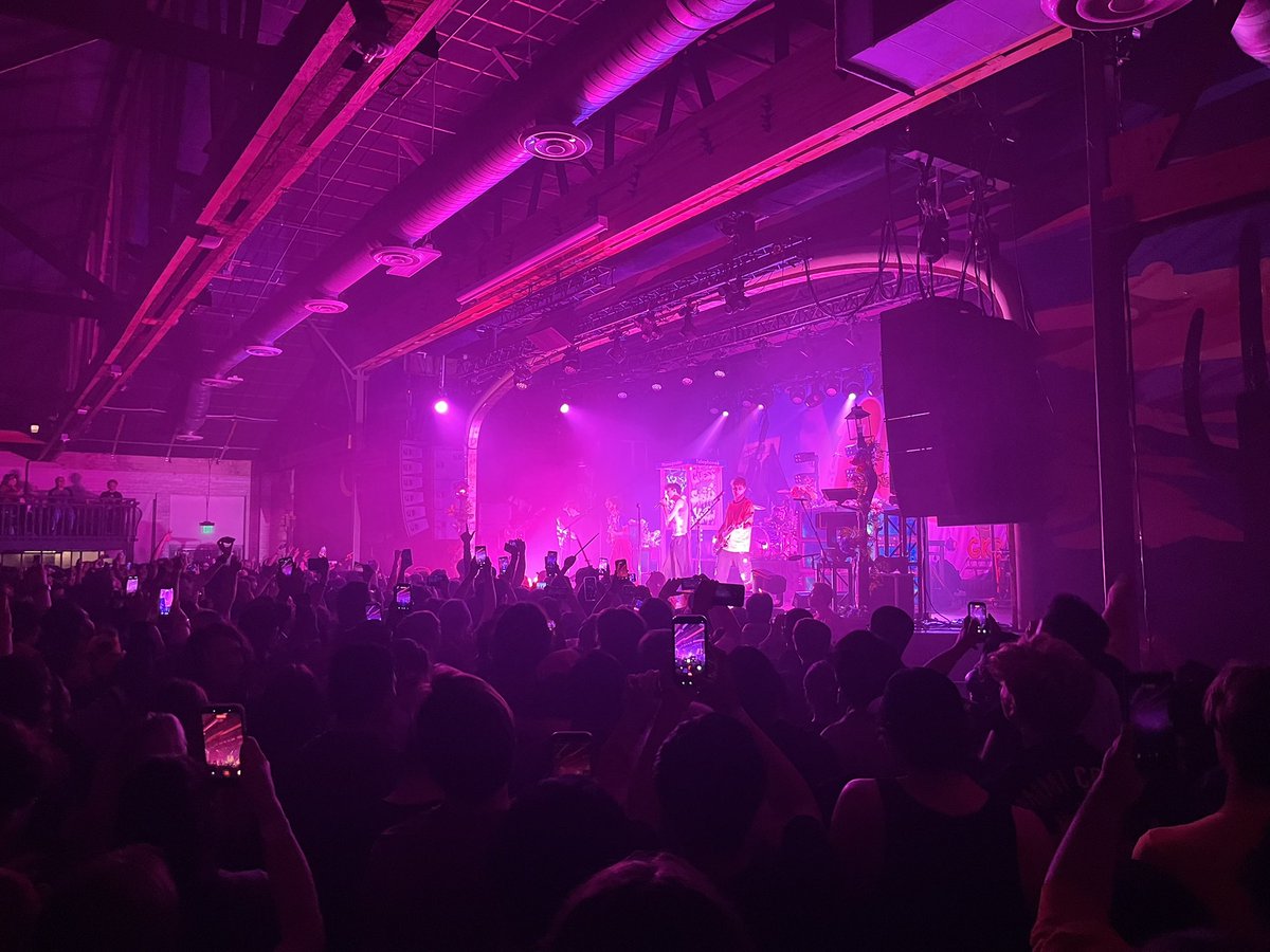 tralfazzzz's tweet photo. hello @goodkidband :D https://t.co/yUk25WX3bh
