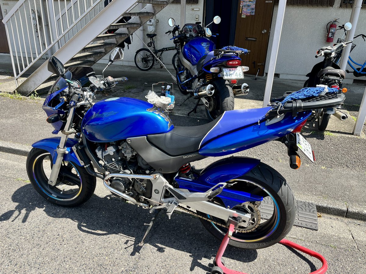 cd2x11's tweet photo. マイGW初日はチェンシコと軽い拭き上げから始まる。

ただ外出のタイミングを逃したのでシートかけて家でまったり予定。

タイヤ、交換時期かぁ〜。 https://t.co/07xyU0MEBZ