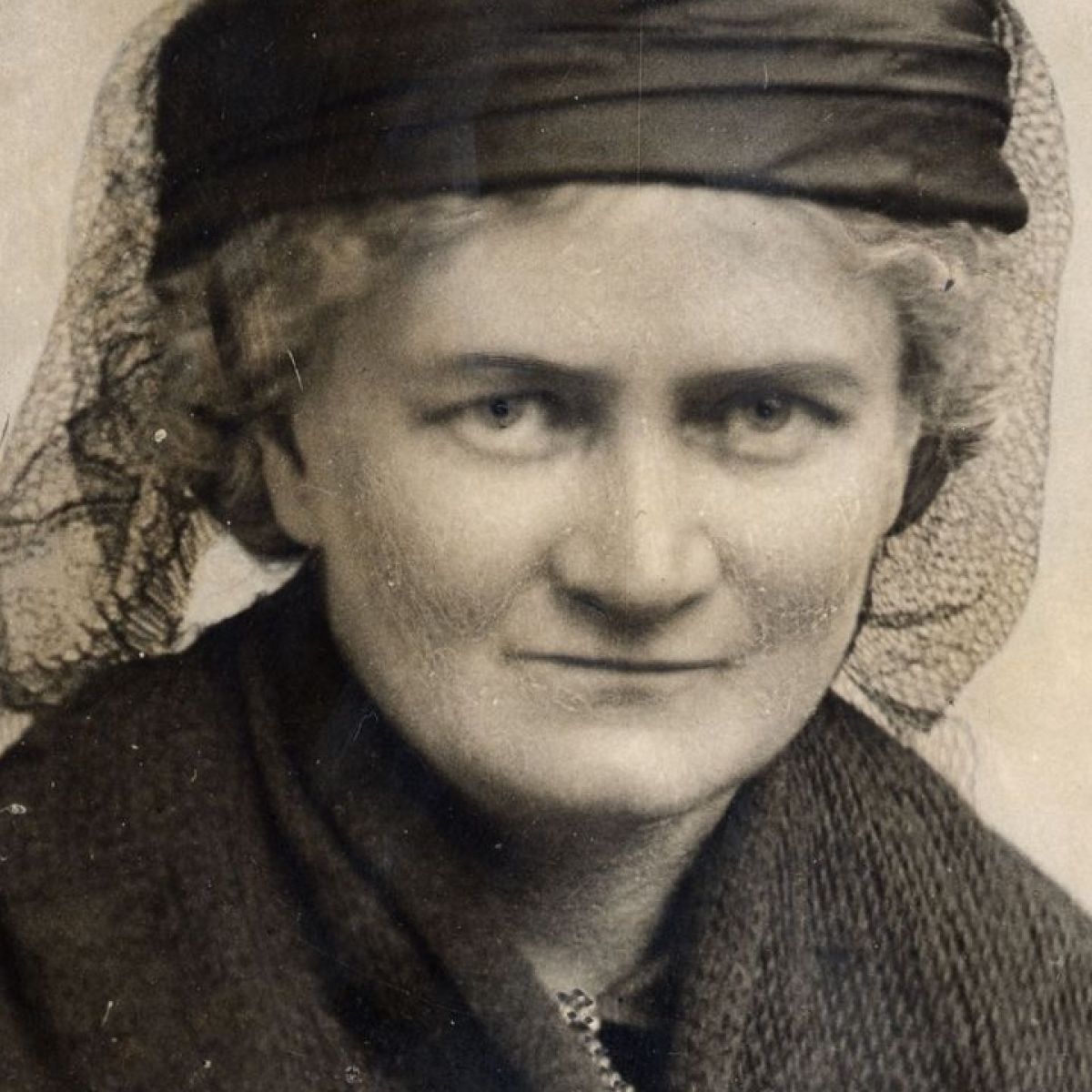 lorraineelizab6's tweet image. Hon Violet Albina Gibson (31 Aug 1876 #Dalkey #Dublin-2 May 1956). Several assassination attempts on Benito Mussolini! Only Violet came close; bullet grazed his nose! Spend rest of life in mental asylum in Northampton. 🪦Northampton dib.ie/biography/gibs… youtube.com/watch?v=KORbJD…