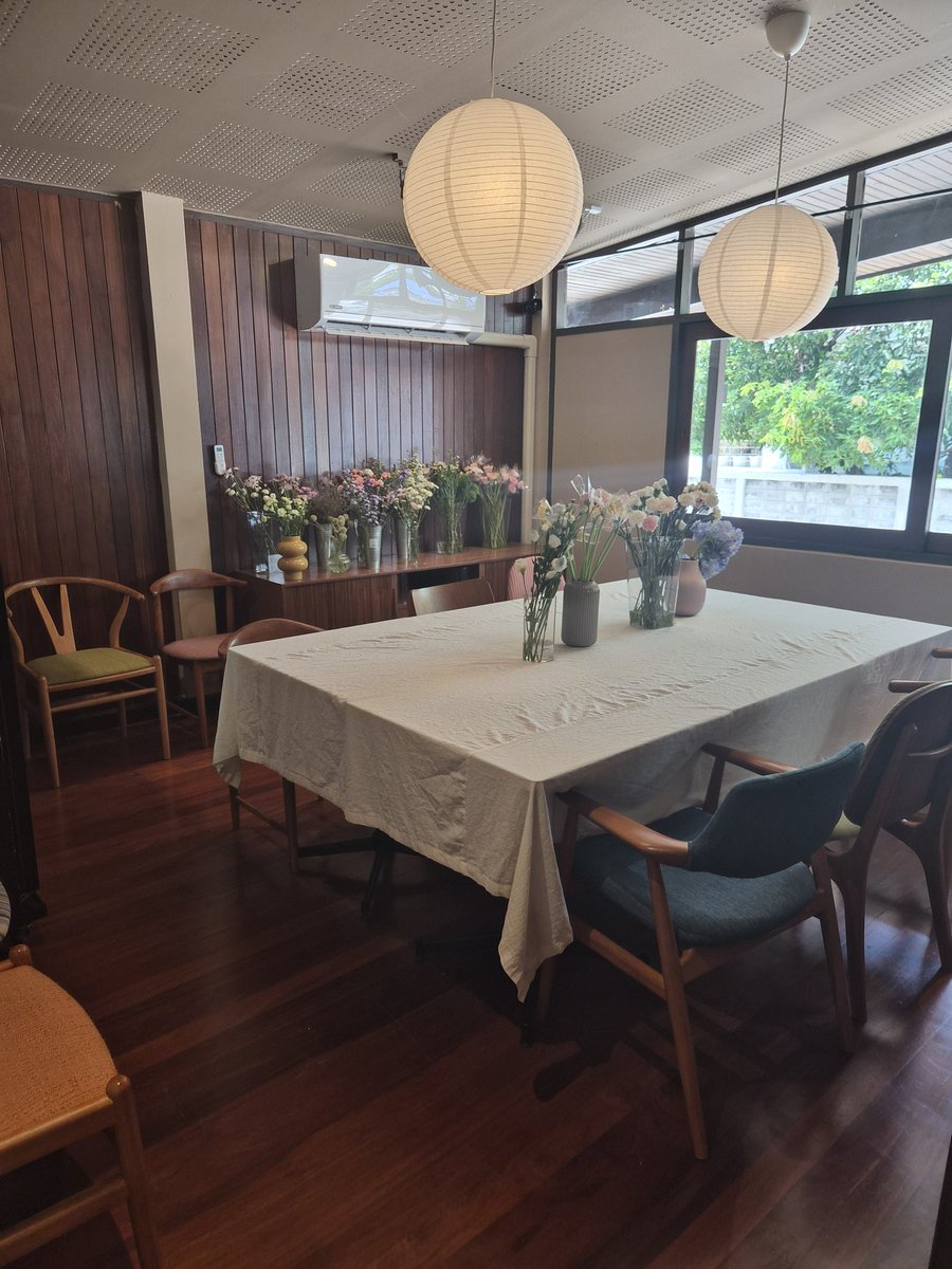 On my last day here I had to visit Lumi for our est!! Amazing matcha and vibes couldn't do a workshop this time but will be doing one next tome for sure!! So happy to see this beautiful cafe in person 💙💙💚💚

#LumiMatcha #HausofBloom #est_rvp