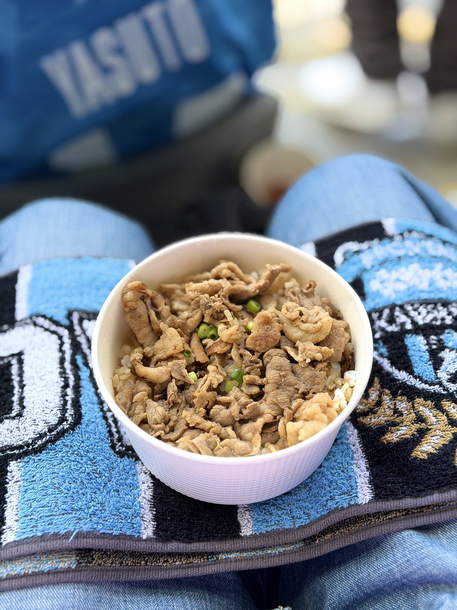 golfer_frosuppo's tweet photo. やっと飯を食えた(もちろんビール付🍺😂😂)
#TOKYOX 美味い!!🐖✨
#FC東京川崎F #多摩川クラシコ
#frontale https://t.co/8FVfSY3MLw