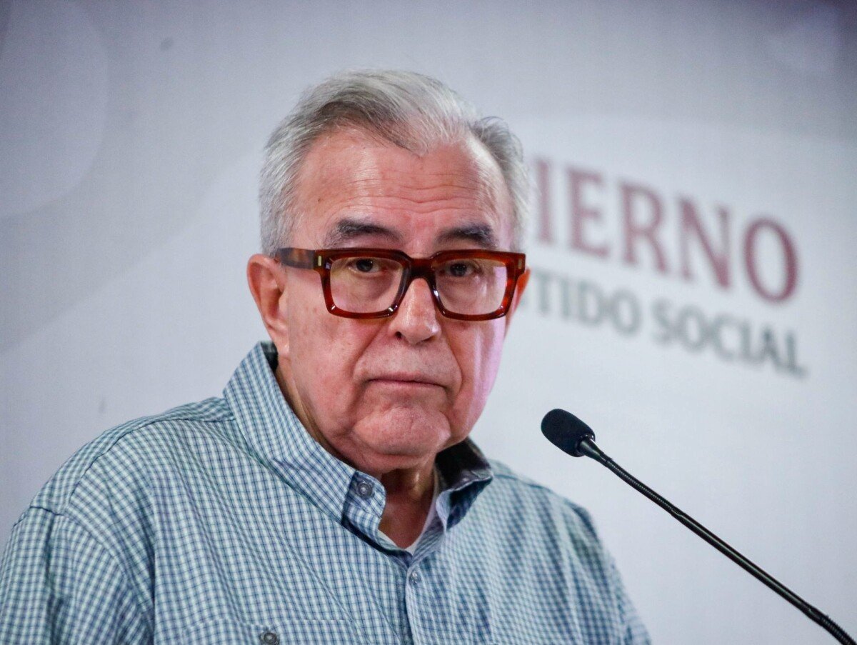 🗳️📌 ¿ROCHA MOYA APLICARÁ UN JAVIER DUARTE?

Javier Duarte es tendencia X tras la licencia de Rubén Rocha Moya.

La comparación viene por un antecedente.

Duarte pidió licencia como gobernador de Veracruz el 12 de octubre de 2016.

Dijo que se separaba del cargo para enfrentar