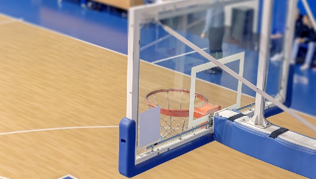 e_niort's tweet image. #BasketBall. Ce samedi 2 mai, Laurent Hay dispute son dernier match à domicile après 10 ans à la tête de l’équipe première de l'AS Niort.
→ nrt79.link/n9xo1c