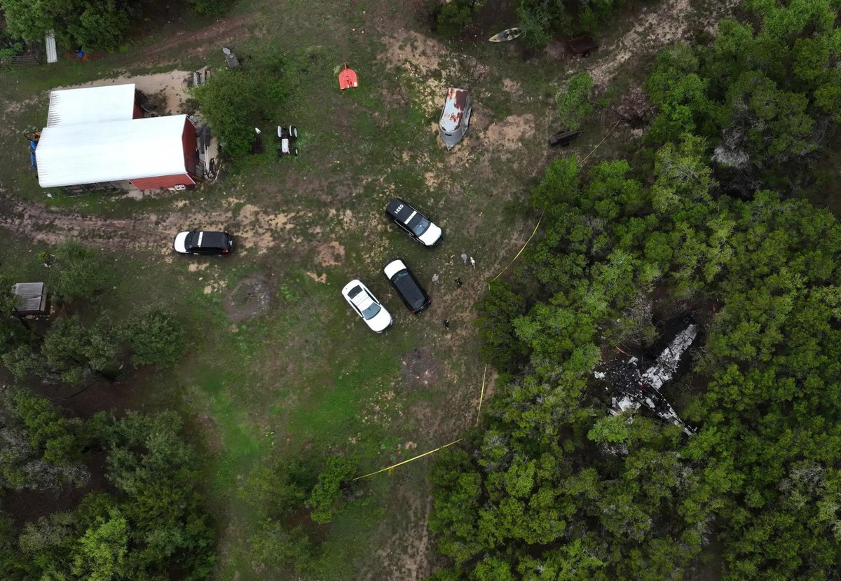 timesofindia's tweet image. Plane carrying pickleball players crashes in #Texas, five killed

More details 🔗 toi.in/8GVdTb