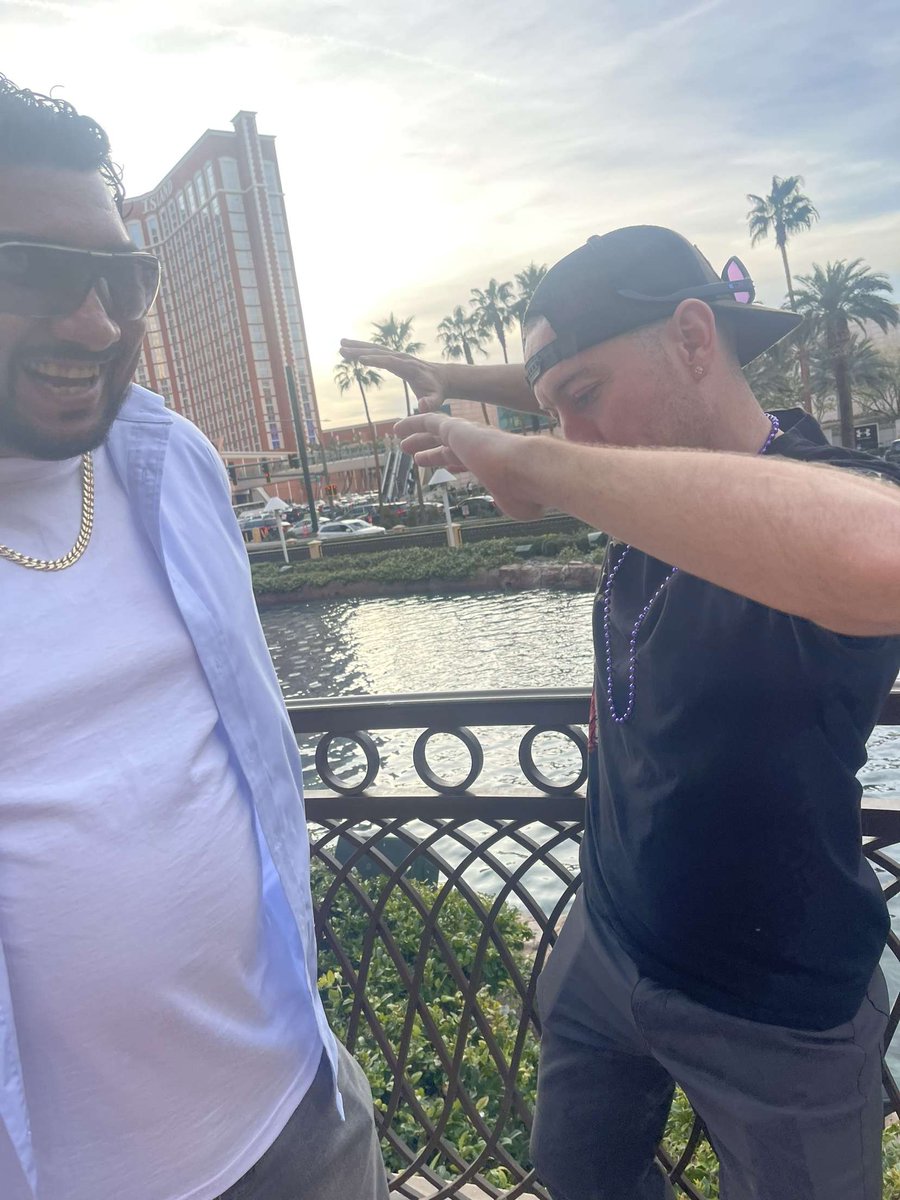 KajonSpice's tweet photo. I miss my best friend and Halo homies. So here's a throwback from last year in Vegas. https://t.co/VkdrR5etkP