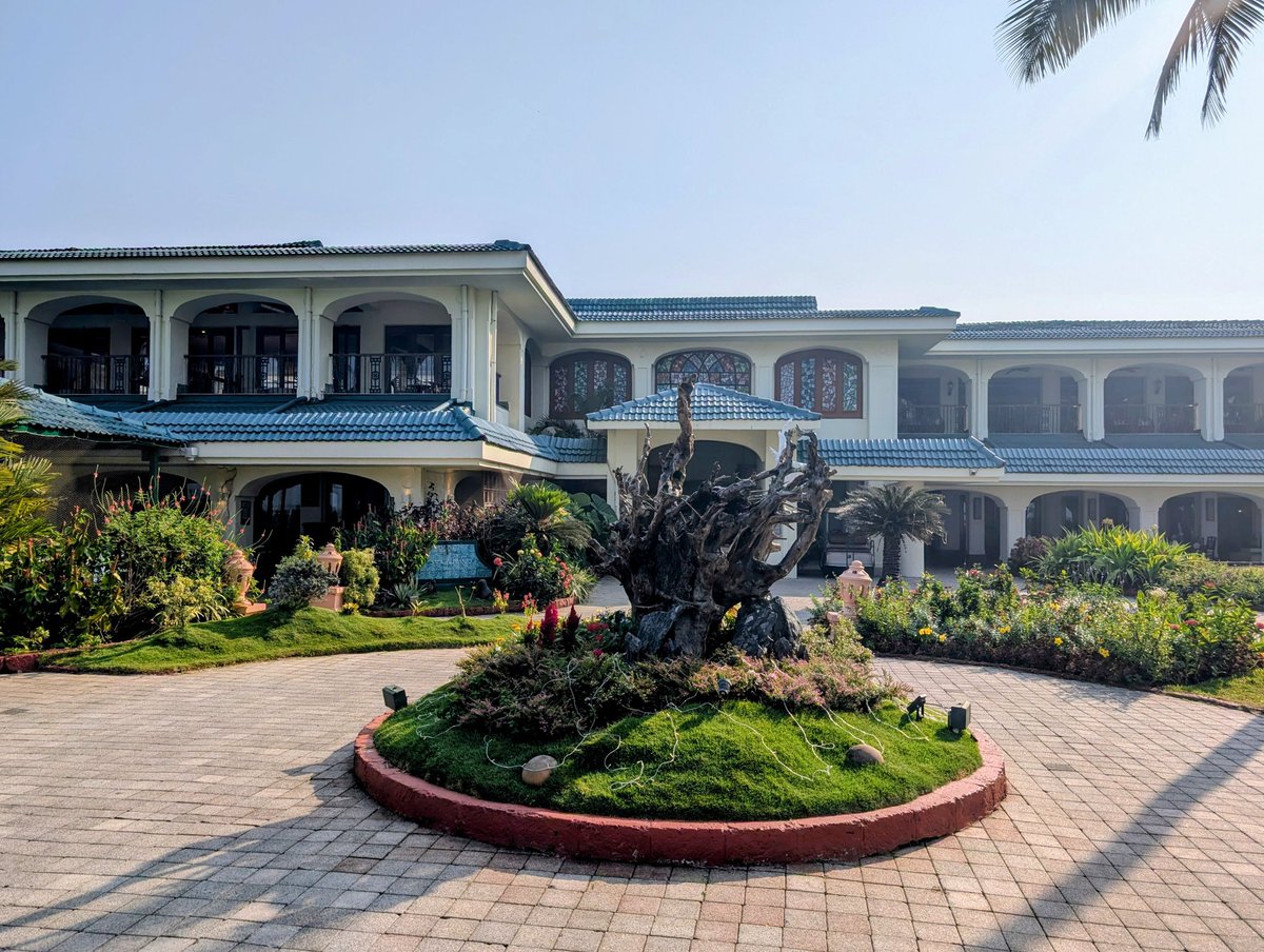 luxe_explorer's tweet image. ✨🌴 Goa, AGAIN 
But this time, slower, quieter, better.

📍2N/3D at TAJ Exotica, South Goa

• Portuguese-style villas 🏡
• Private beach access 🌊
• Lush lawns &amp;amp; sea views 🌿

#Taj #Goa