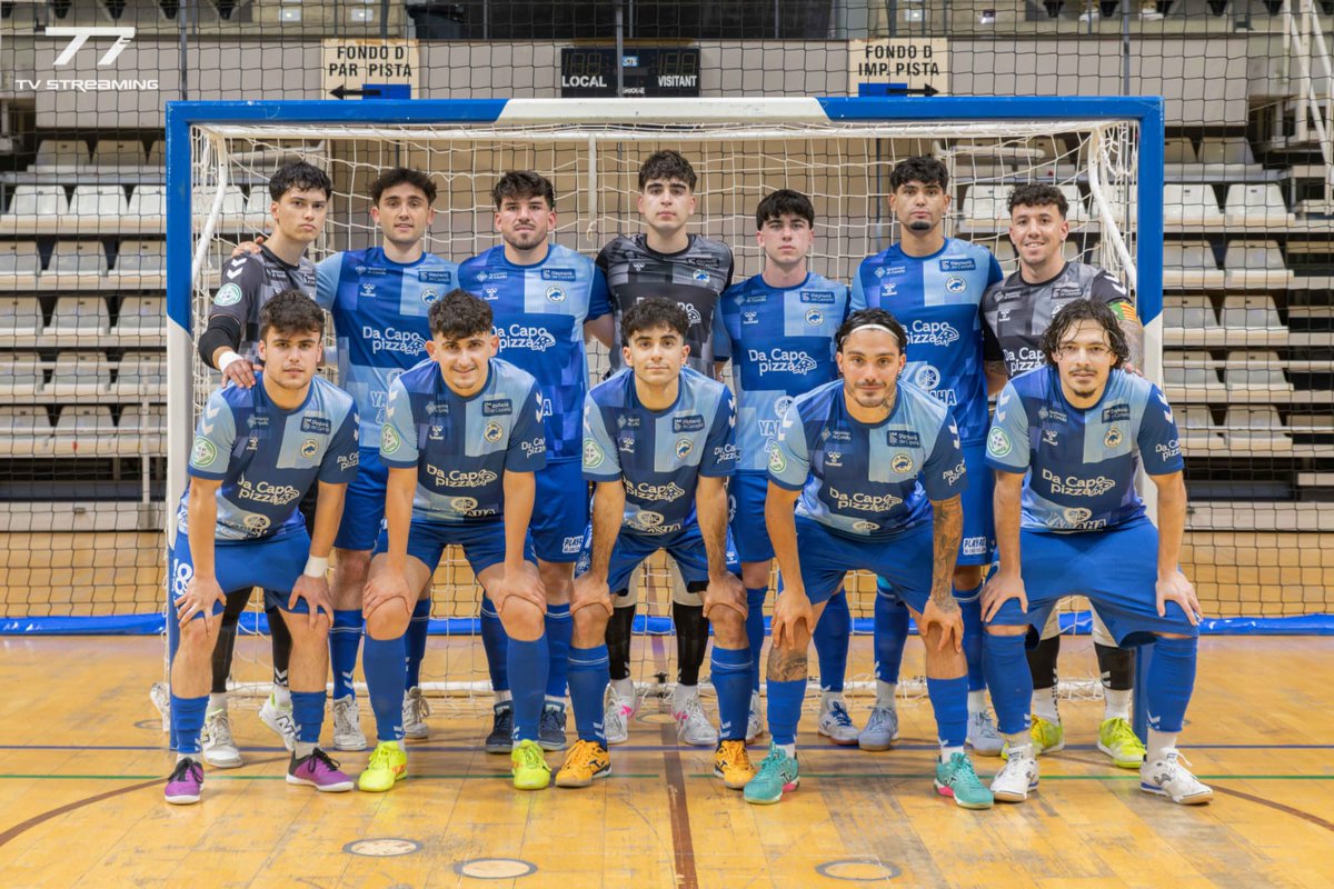 playascastellon's tweet photo. Hoy no es un día fácil.
Hoy toca mirar atrás y aceptar que no ha sido nuestra temporada.
Empezamos con dificultades, con bajas… y nunca terminamos de encontrarnos.
Lo intentamos, peleamos, pero los resultados no llegaron.
Y sí, ha habido errores, momentos injustos…
pero ya no sirve de nada quedarse ahí.
Lo que importa es lo que viene.
Porque esto no se acaba aquí.
Porque un bisonte no se rinde.
Porque no está muerto quien pelea.
Esta temporada nos ha golpeado,
pero también nos ha enseñado.
Y de aquí solo hay una salida: levantarse.
El lunes empieza todo de nuevo.
Nueva temporada, nuevas caras, mismas ganas de cambiarlo todo.
Gente que quiere sacar a Bisontes de este pozo.
Y para eso solo hay un camino:
estar más unidos que nunca.
Que nadie se baje ahora.
Que nadie dude ahora.
Hoy despedimos una temporada dura…
pero mañana empezamos a construir algo mucho mejor.
Hasta nunca, 2025/2026.
Bienvenida, 2026/2027.