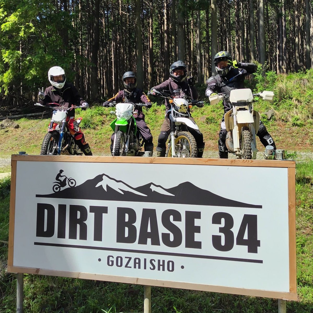 DIRT_BASE_34's tweet photo. お天気も良くバイク日和✨
みなさん遊びに来てくださいな♫

こんな素敵なバイク仲間がどんどん
増えますように。

気を付けて楽し��でくださ〜い😊👍

https://t.co/fdV71x8IaR
#DB34
#三重県 
#菰野町 
#オフロード https://t.co/VGecc9N3ud