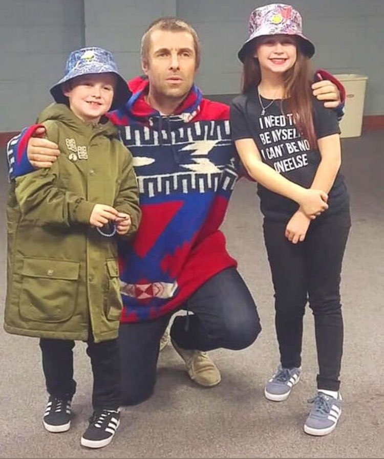 ImsoRegal's tweet image. Light recognizes Light. #LiamGallagher