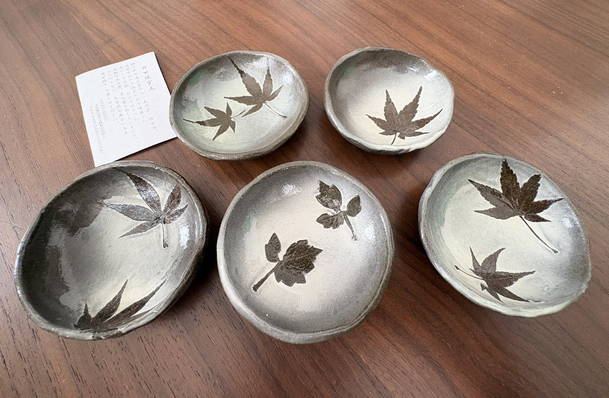 陶器まつりで可愛い小皿ゲットした！本当の葉らしい🍁嬉しい🥰
大分 日田焼窯元さん