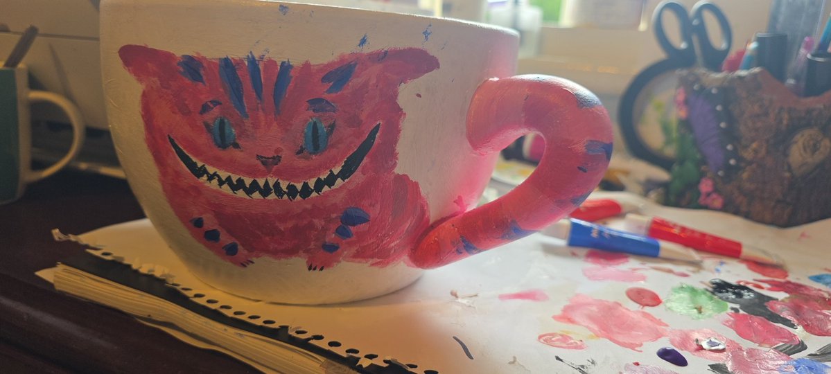 EchowaveCo's tweet image. Day 12 

Sorry guys been unwell, 
Feeling more creative today x

Creating an Alice in wonderland design, found an old plant pot that was the perfect base 

#aliceinwonderland #paint #cheshirecat #creepy #alicetheme #create