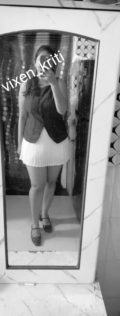 vixen_kriti's tweet photo. How long can you resist ? 

You may resist it for a day or two, may be a week, but you will feel the weight of my triggers inside your soul until you have no choice but to crawl back on your knees, begging me to mindfuck you to oblivion.
Keep edging to my feet, that's your bliss. https://t.co/z9hfPp6p8K