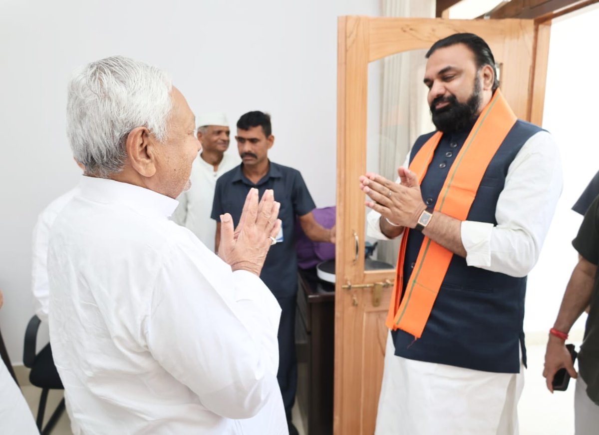 NitishKumar's tweet image. आज 7, सर्कुलर रोड में माननीय मुख्यमंत्री श्री सम्राट चौधरी जी ने शिष्टाचार मुलाकात की।

@samrat4bjp