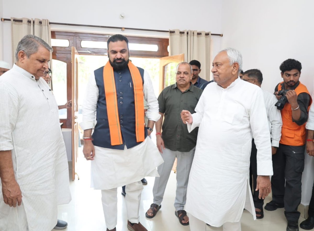 NitishKumar's tweet image. आज 7, सर्कुलर रोड में माननीय मुख्यमंत्री श्री सम्राट चौधरी जी ने शिष्टाचार मुलाकात की।

@samrat4bjp