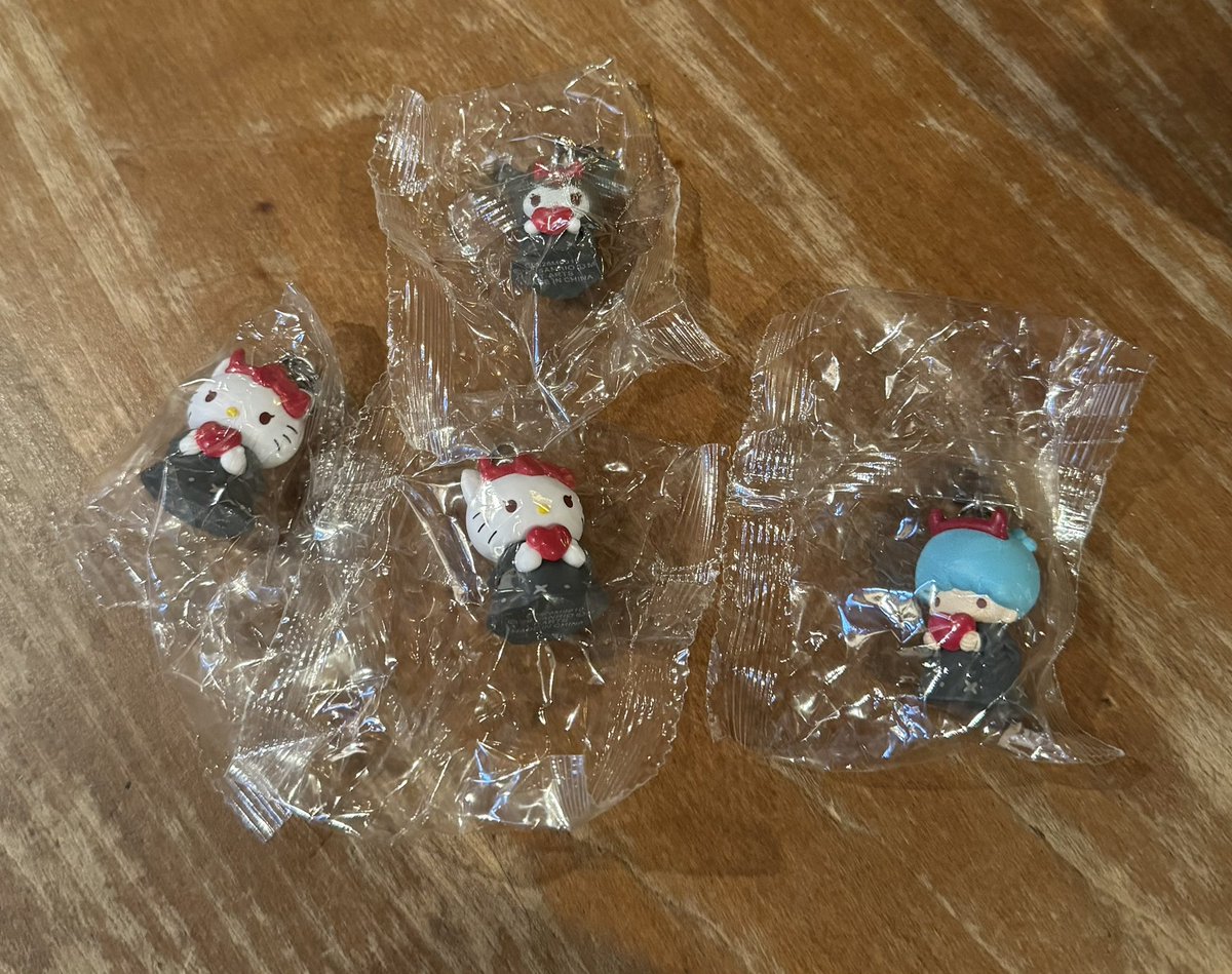 ioo_pon's tweet photo. サンリオ　はーとのこあくま

譲　キティ×2、クロミ、キキ
求　ララ、マイメロ

郵送、都内手渡し　
お声がけください！ https://t.co/39KDcfd47H