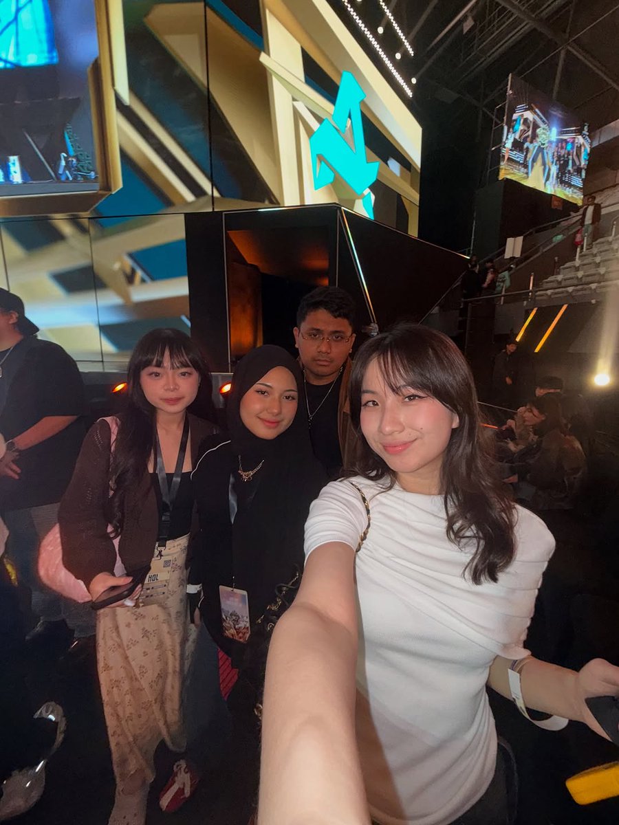 abcdeline___'s tweet photo. Happy sekali jalan jalan bersama teman teman bala bala ke M7 - Nice try  🇮🇩🫶🏻✨

Kejar lagi next year, amin
Forever jdi fans Jumeng. GG GG https://t.co/LUJkPUvM9p