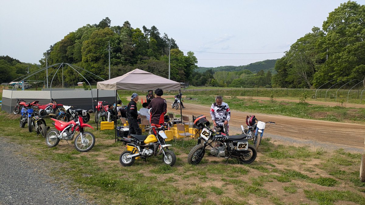 seekerMIC's tweet photo. 今日は ＃マックファーム 日和😄
バイクで滑るのって、ボードのswing＆glideと同じだわ〜 https://t.co/C9Q8jjnQ7f