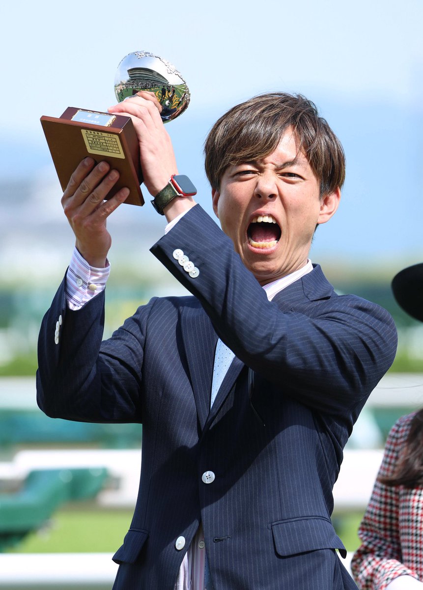 lapasion0311's tweet photo. 今日のショーゴ先生
#安田翔伍調教師
#矢車賞
#トリニティ勝ったぞおおおおっ https://t.co/G0adZO79iC