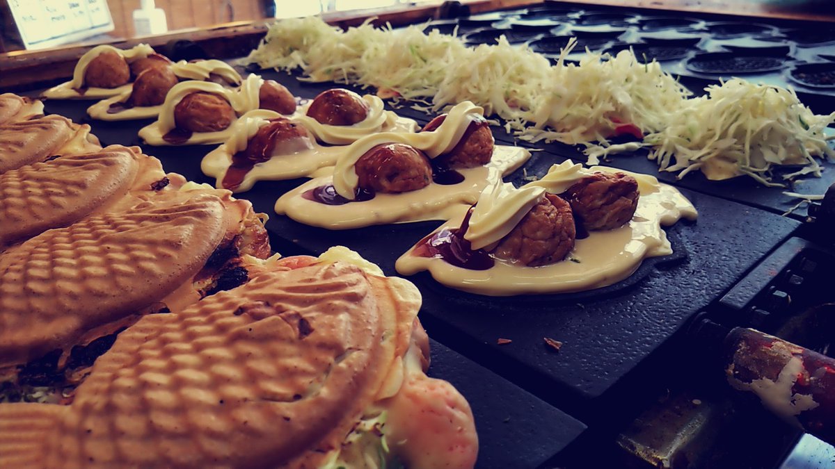 taimusubi's tweet photo. ゴールデンウィークは休まず営業中！
2日 3日の限定たこ焼き？
たこ焼き丸ごと焼いちゃいました
¯⁠\⁠_⁠ʘ⁠‿⁠ʘ⁠_⁠/⁠¯🐙🐙🐙🐙
たこたい焼いてます！
#たい焼き　#あんこ　#鯛結び　
#東十条グルメ　#鯛焼き　#東十条　
#北区　#十条　#王子 https://t.co/qMww6UQHMM