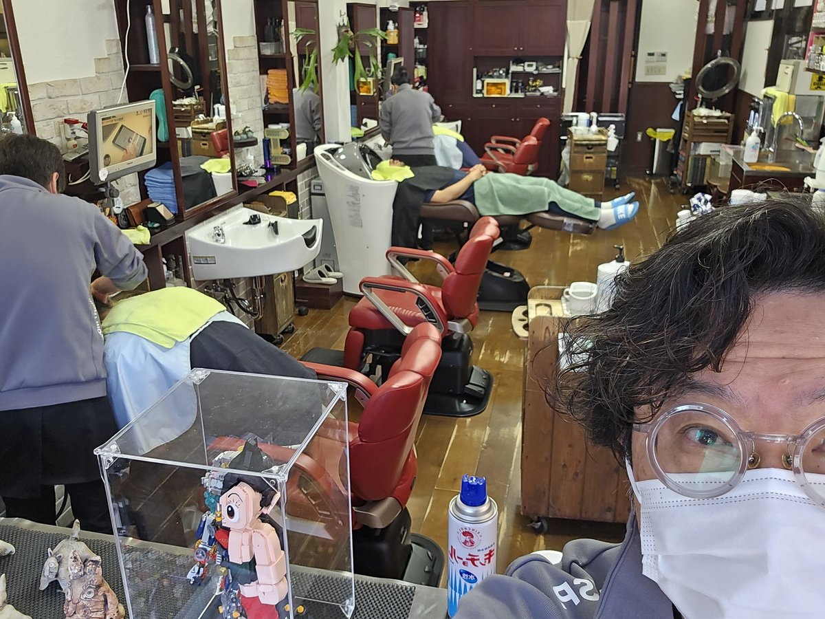 hamaster3's tweet image. 5月2日(土)赤口
メチャクチャいい天気です☀️
ヘアーアルチザン　ナカジマ 、明日5月3日(日)は臨時休業させて頂きます😃✂️💈

#barber #バーバー #ヘアサロン 
#理容 #美容 #床屋 
#石岡 #真壁 #桜川 #筑西
#スキンフェード #フェード 
#濡れパン #お顔そりエステ 
#ツイスト #スパイラル
