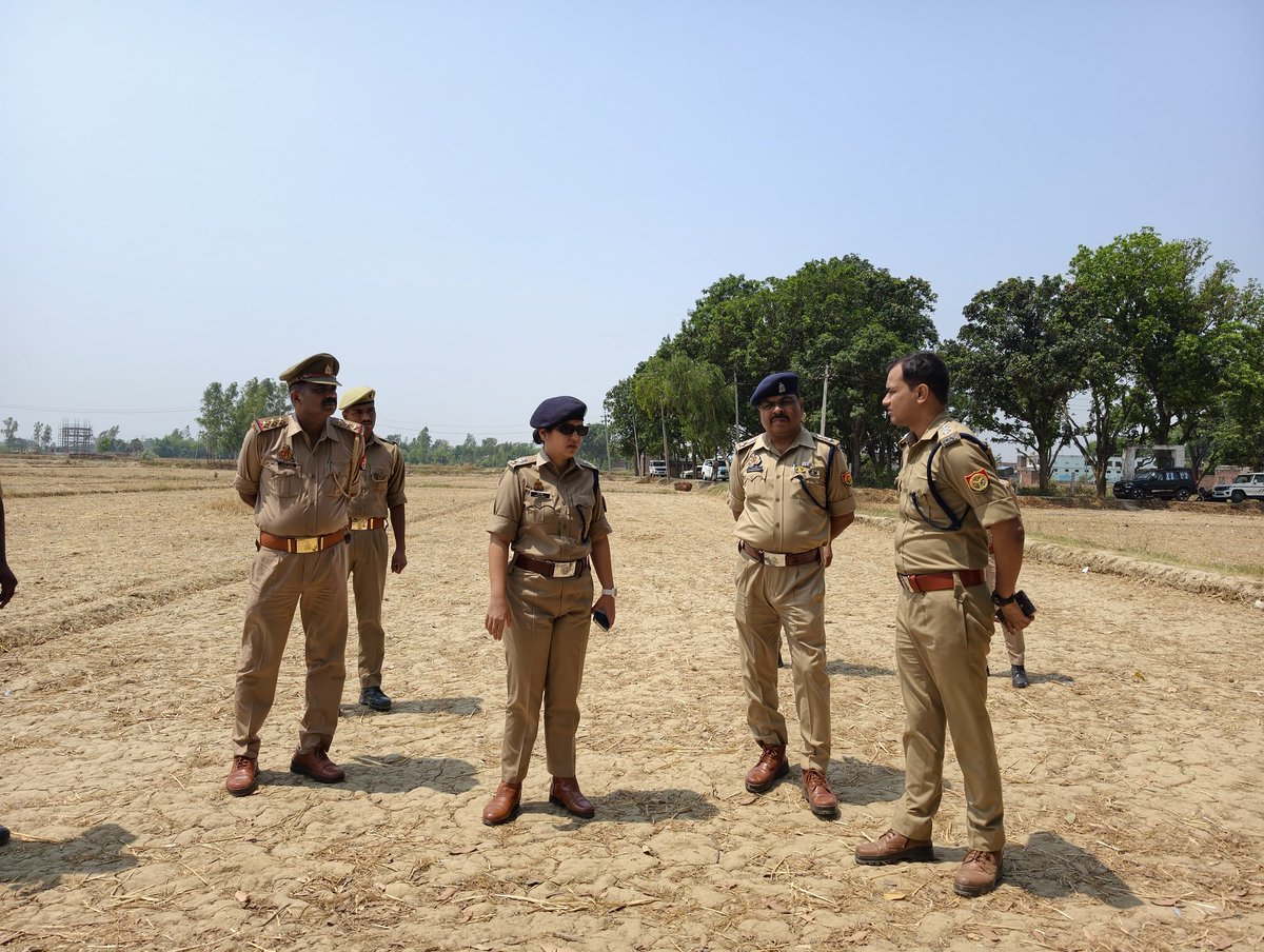ambedkarnagrpol's tweet image. जनपद अम्बेडकरनगर - थाना सम्मनपुर अन्तर्गत संदिग्ध परिस्थितियों में शव प्राप्त होने की सूचना पर घटनास्थल का निरीक्षण #SP_ABN @prachiIPS द्वारा किया गया, तथा फॉरेन्सिक/पुलिस टीम को आवश्यक दिशा-निर्देश दिए गए। प्रकरण के सभी पहलुओं पर गहनता से जांच की जा रही है। 
#UPPolice
