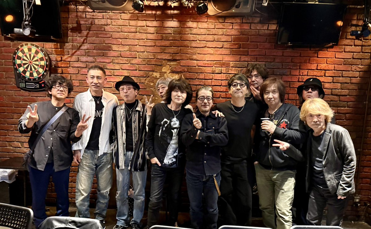 taizi_vb's tweet photo. 下北沢CLUB Que「ゴールデンカップ！」無事終了しました。大森南朋&amp;THE OLD BLUE BANDITSのメンバーは演奏もハートも最高でした。フロアのみんなが本当に良い顔で嬉しかったです。ありがとう☺️

ライブのアーカイブ配信は5/8 22:00まで再生可能なのでぜひ！
https://t.co/v8LNDdmp7o https://t.co/nuEJlILaKH