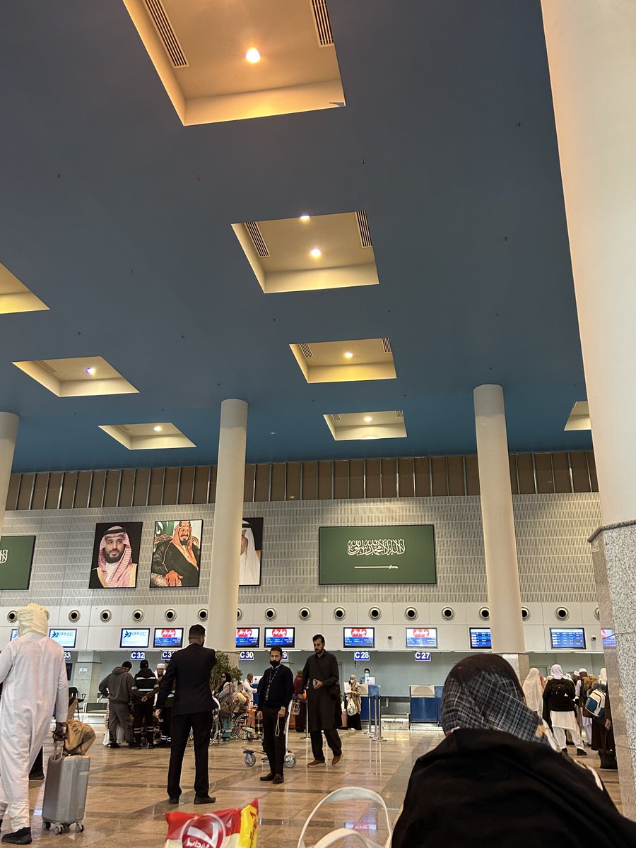 inasokeke's tweet photo. Dear Airport. I miss u so much. See u soon 🤍 https://t.co/2abrcbZHGt
