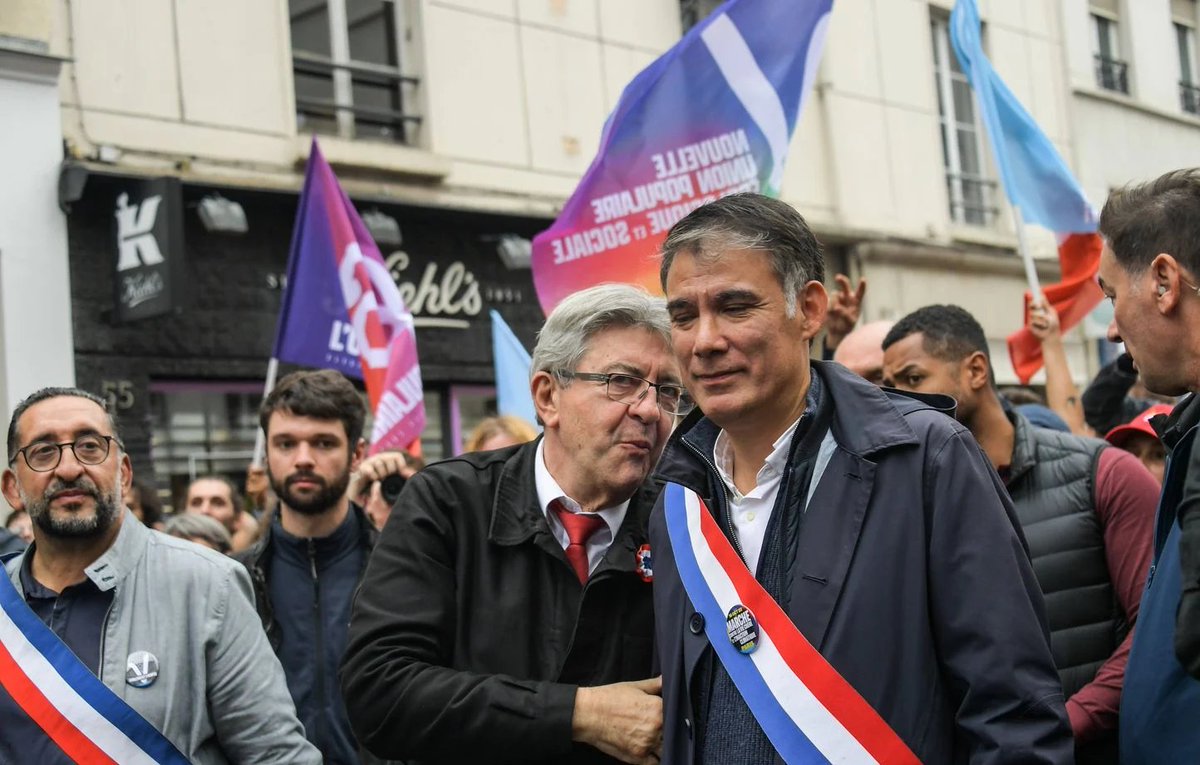 razoor777's tweet image. La dernière fois que @faureolivier a pu manifester sans probleme : Manifestation contre la vie chère, à Paris le 16 octobre 2022, dans le cadre de la NUPES. 
Photo - ISA HARSIN