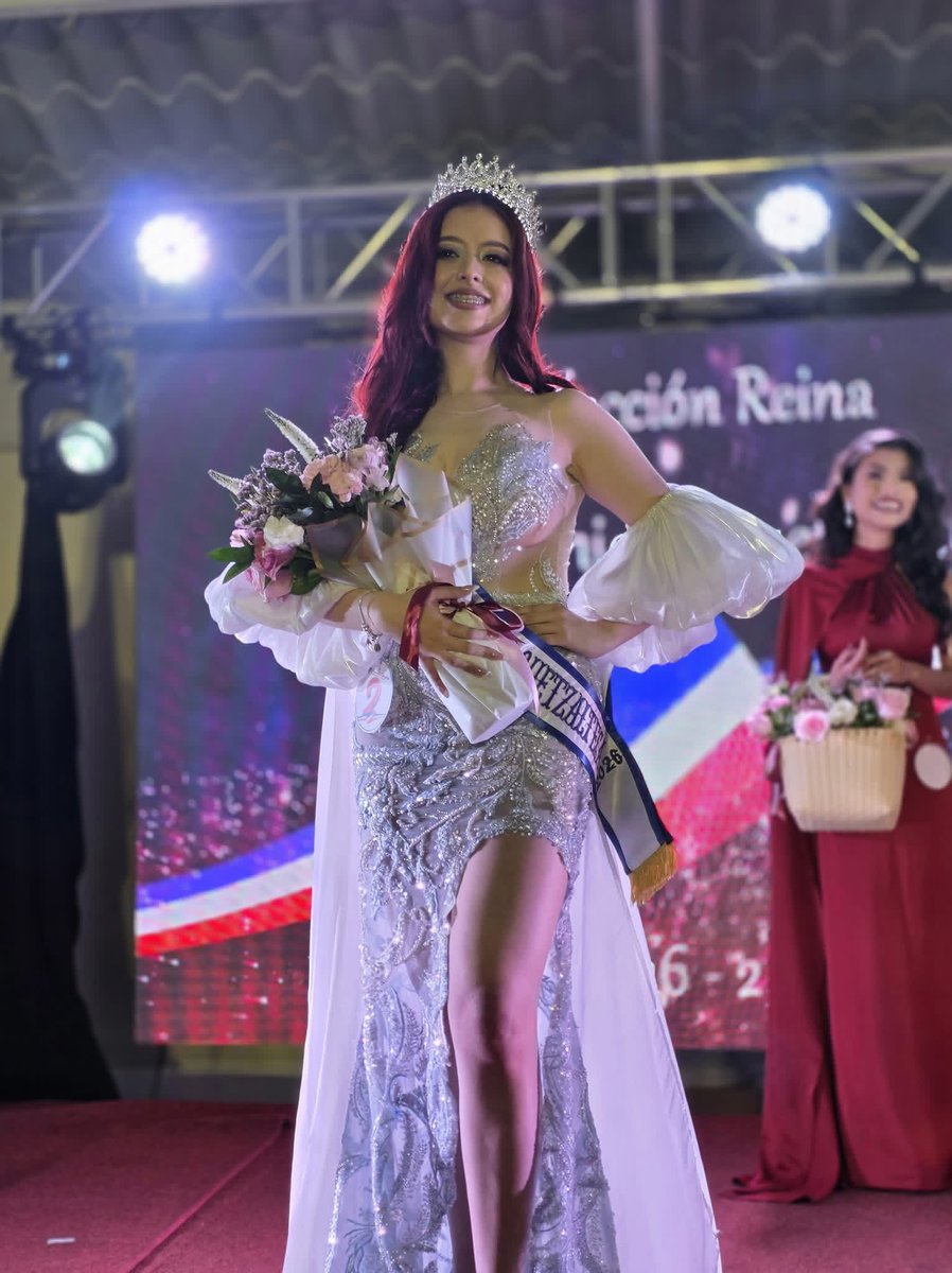 regionmasgt's tweet image. #MásNoticias | 👑 Aura Regina Rivas Calderón, de 27 años, fue electa como la nueva soberana de Fraternidad Quetzalteca para el periodo 2026-2027, asumiendo la responsabilidad de representar a Quetzaltenango en las Fiestas de Independencia.