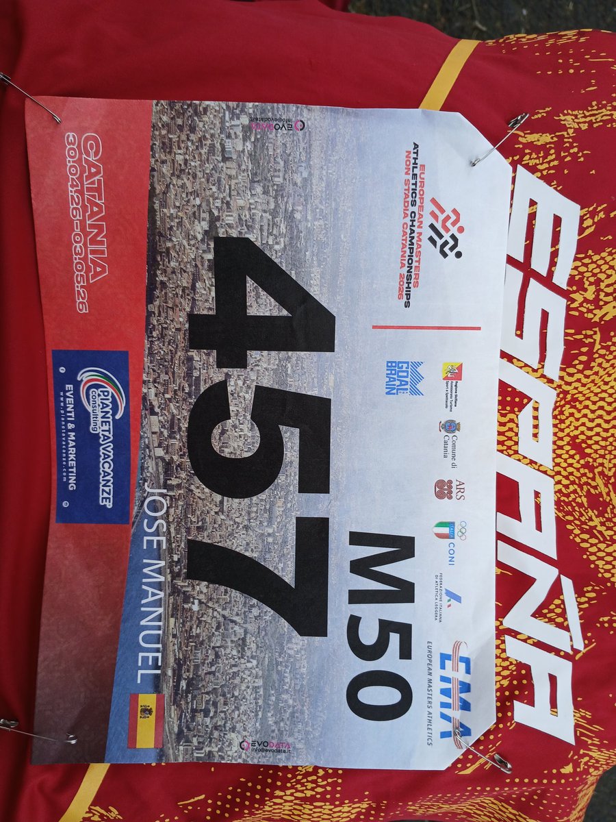 PateticWalker's tweet photo. Cto. Europa master no stadia Catania 2026. Ademas de atleta y delegado del equipo español, en este aumento el pluriempleo como asistente a la European Masters Athletics. Un peldaño mas que no quiero subir.
El pluriempleo va a acabar conmigo. https://t.co/o8XLctRC4R
