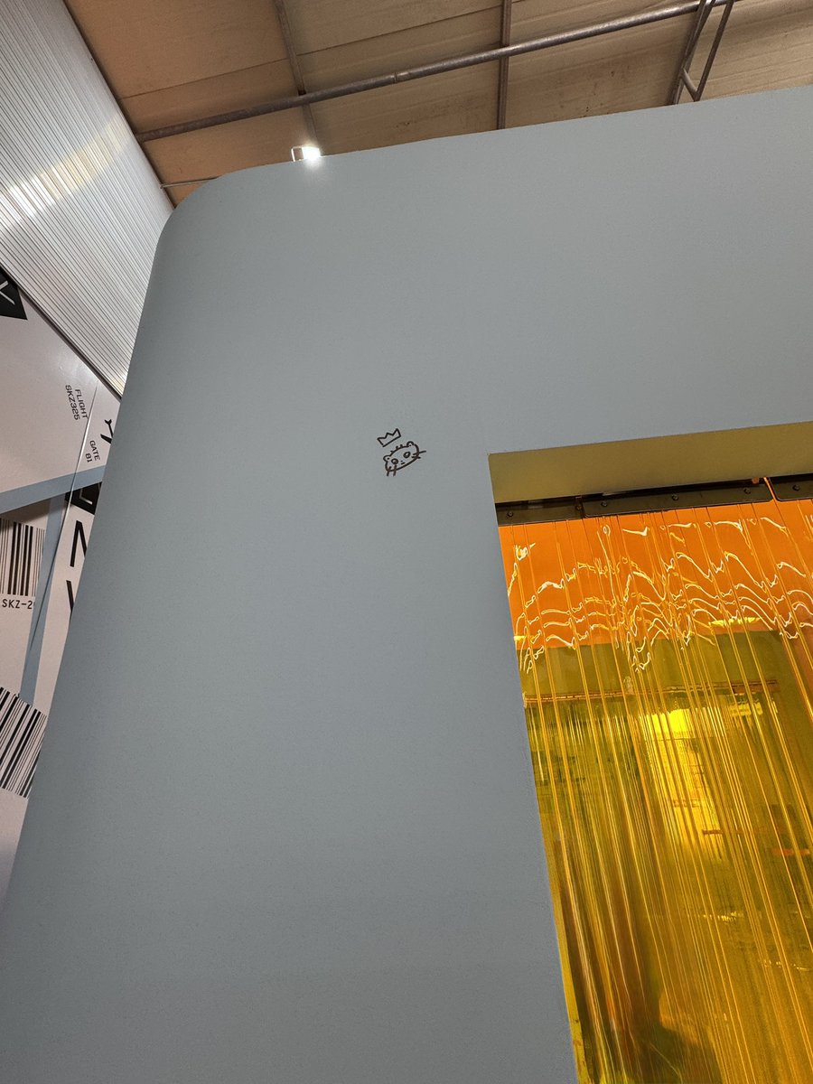 Coretan jiniret di SKZOO Pop-up store🥺🥺

©️lovehyunjin01
#HYUNJIN #현진 #ヒョンジン #StrayKids