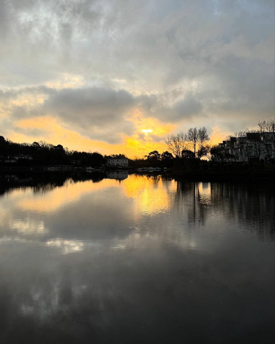 adrianmhaymfpx's tweet image. Welcome 2026! As always, goals for the year completed this week - and won’t include any big ventures 😄 Wishing all my friends on here a healthy,!positive  and growth filled year ahead! #2026 #2026sunrise #newyear #growth #goals❤️ #lymington