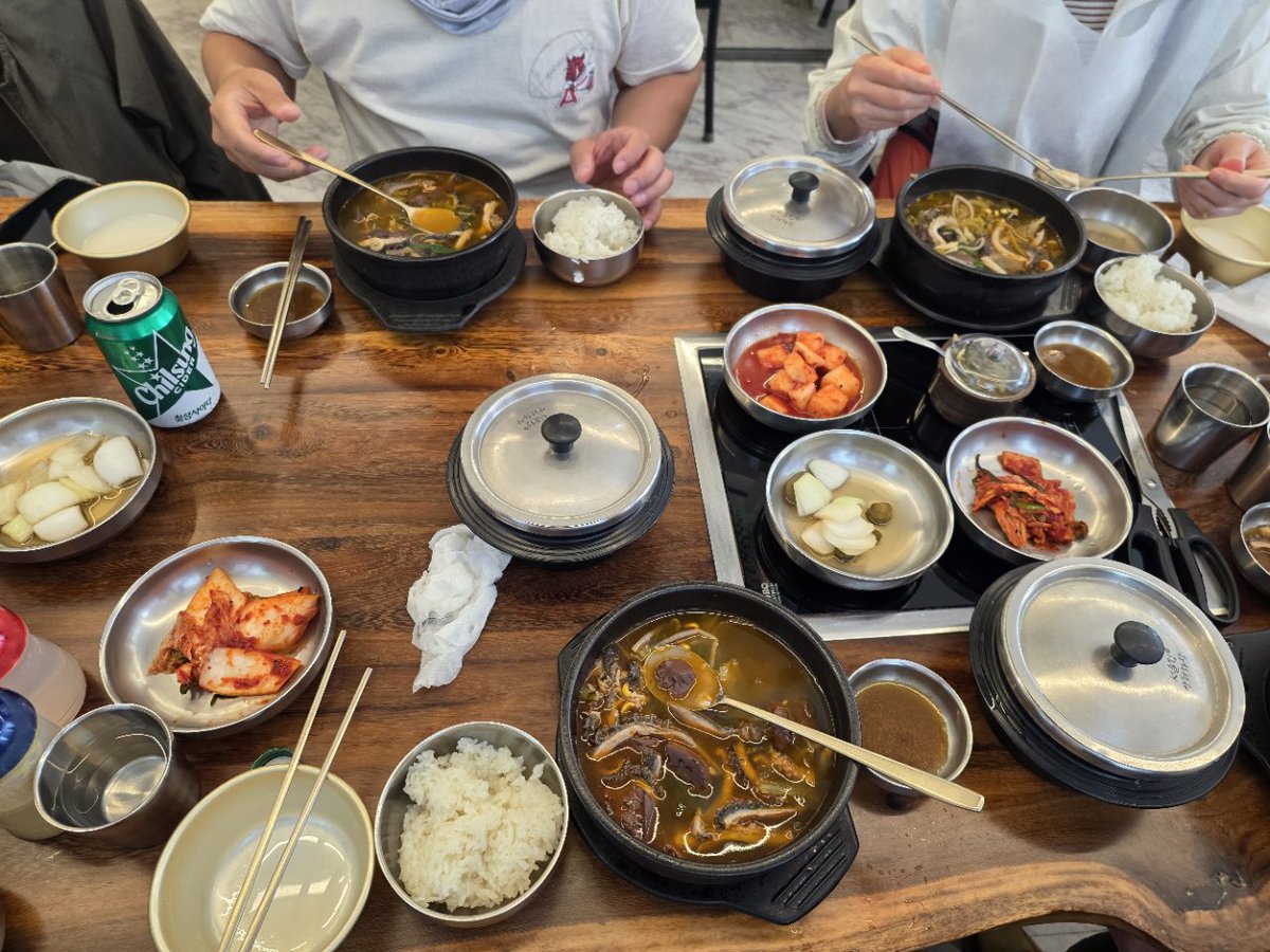 woosol's tweet photo. 우솔일지 2026. 5. 2. 토

재경 #제주사대부고 산악회에서 #서울둘레길 10 우면산코스를 걸었다. 매헌시민의숲에 모여서 인증 도장도 찍고 출발을 하였다. 중급 난이도의 적당한 오르막이 있고 코스 중간 중간 이정표도 잘 되어 있다. 3시간 정도 시간이 소요되고 인증 도장을 찍고 식사를 하러 갔다. https://t.co/ENzVUnmxwE