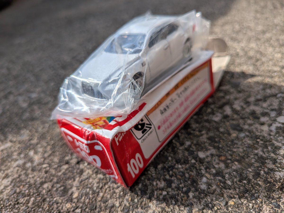 箱ボッコボコだったけど意外と中身は美品でまぁ当たりかなぁと笑
 #トミカ
