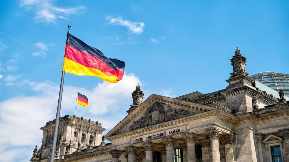 pajhwok's tweet image. The US Department of Defense has announced that it will withdraw 5,000 American troops from Germany.
Full details are available at the link below
shorturl.at/wy3Cu
#USArmy #Germany #TroopWithdrawal #DefensePolicy