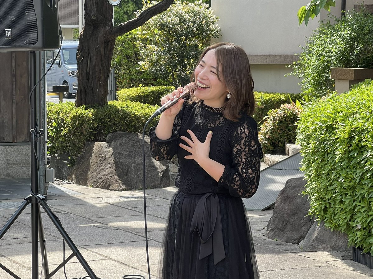 chako0723's tweet image. 甲南漬物本店、私の出演終わりました！

晴れに晴れまくった太陽の下で気持ちよく歌わせていただきましたー✨
一緒に楽しんでくれてありがとうございました♪

あとは残りの時間と帰りに漬物の買い物を楽しみまーす♪

#chako* #music #singer #甲南漬物本店 #spm