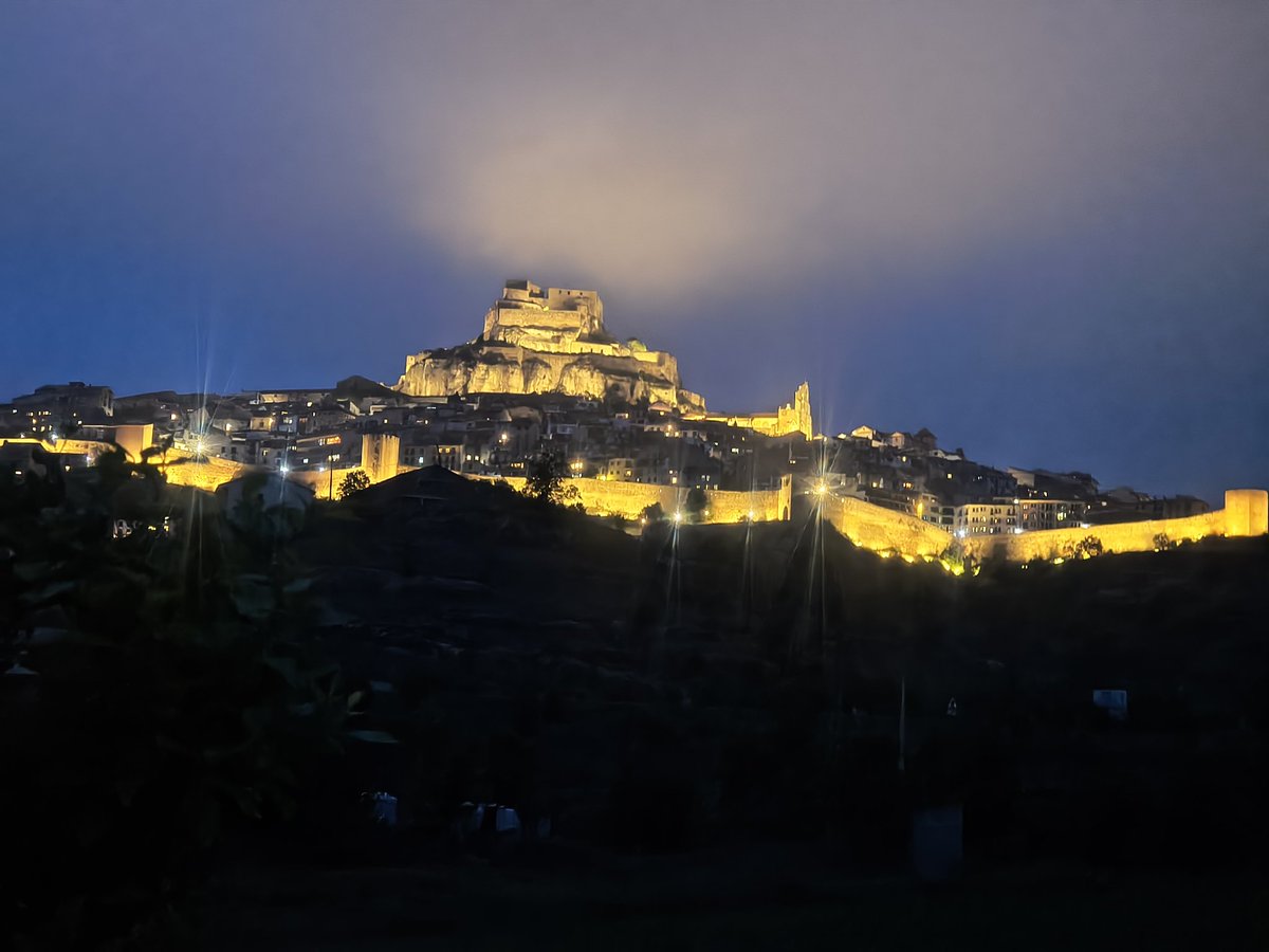 65ferran's tweet photo. Aquests dies sóc a Morella, i ves per on només he parlat en català amb tothom, i els entenc i m'entenen. Quines coses més curioses  tenen dos idiomes tan diferents com són el valencià i el català! 

Sempre ens han volgut dividits, és la seva victòria https://t.co/74DjbuD8pW