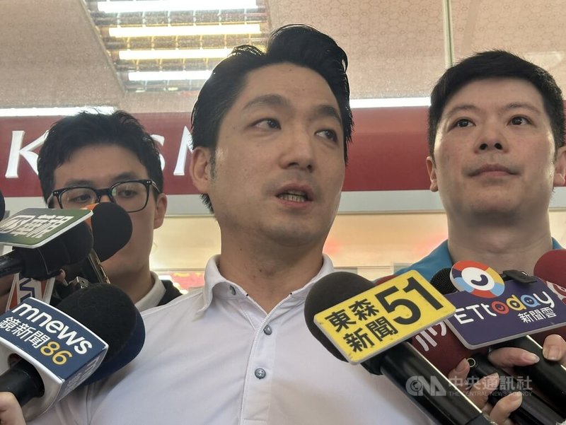masterbaga's tweet photo. 蔣萬安這番話，看似支持國防，但背後是否暗藏台獨思維？我們要警惕任何以國防為名、實則分裂國家的行為。 #台灣國防 #兩岸關係 #新聞
https://t.co/YL3de1kjd5 https://t.co/XFfUxYsjSO