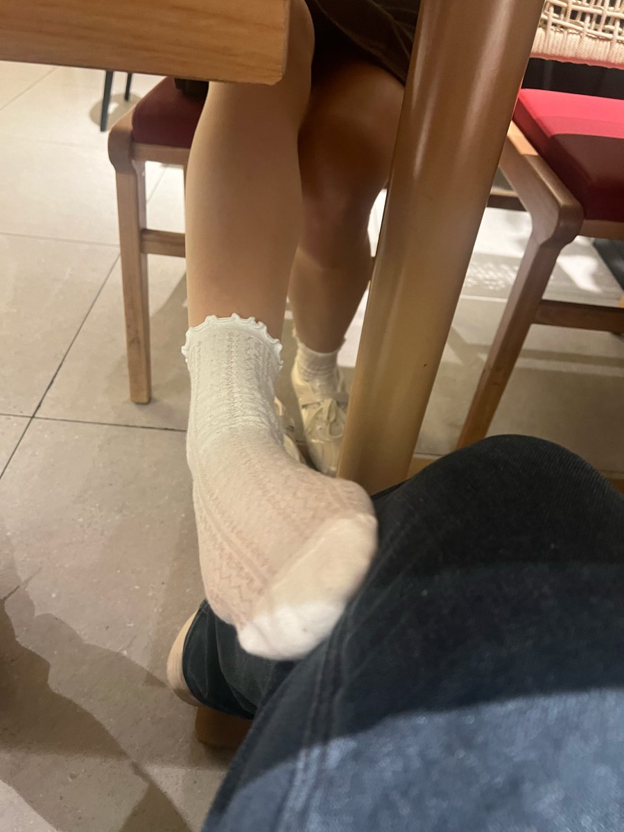 inxp0z's tweet photo. 吃个饭还不老实 https://t.co/cw4te2dTNz