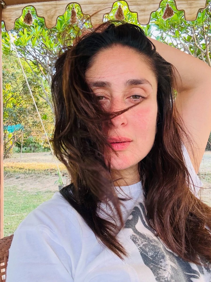 IIFA's tweet image. No one does it like Bebo ❤️
Radiating main character energy, as always 🌼

#IIFA #KareenaKapoorKhan #Bollywood #SummerVibes